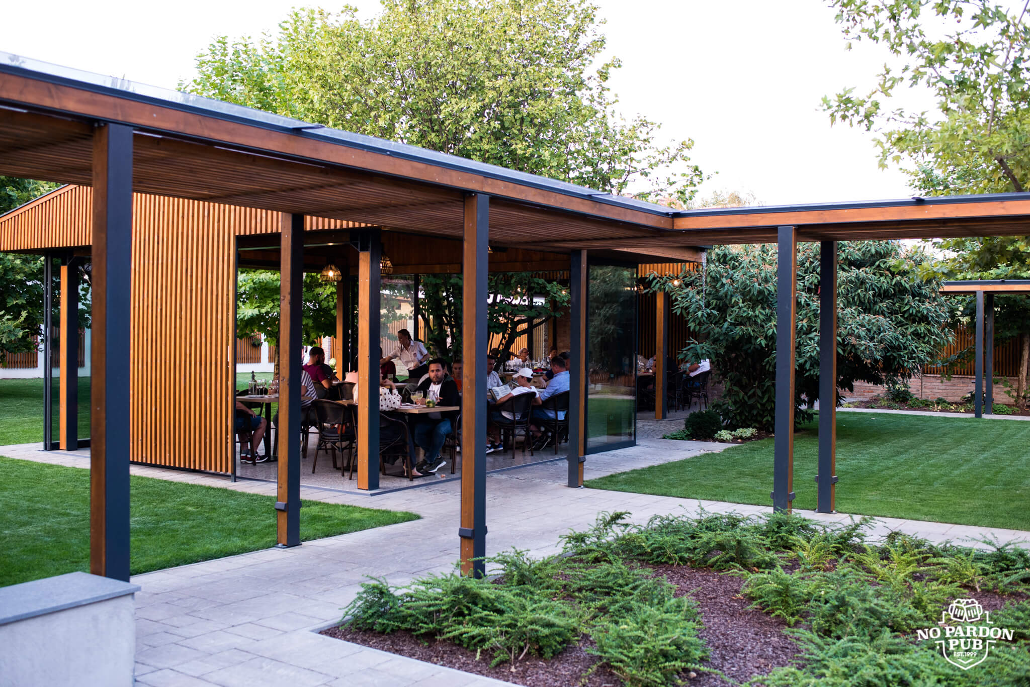 Grădina de vară No Pardon 4 Grădina de vară No Pardon